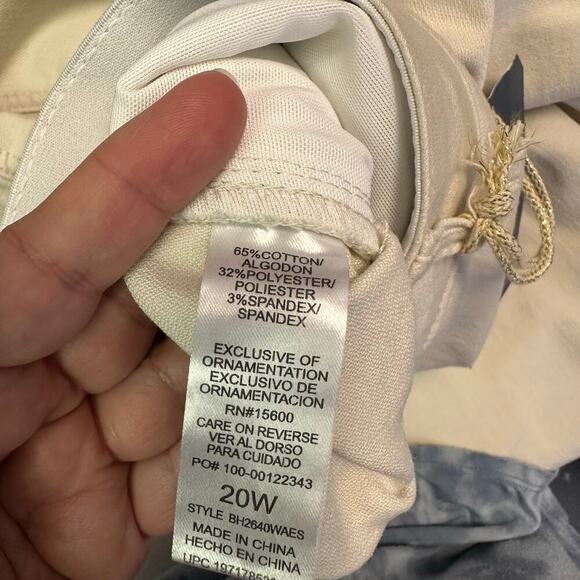 Democracy | Plus Size Women Pants in White size 20W - Picture 9 of 9